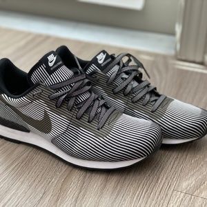 Nike Internationalist Knit Jacquard Moire QS